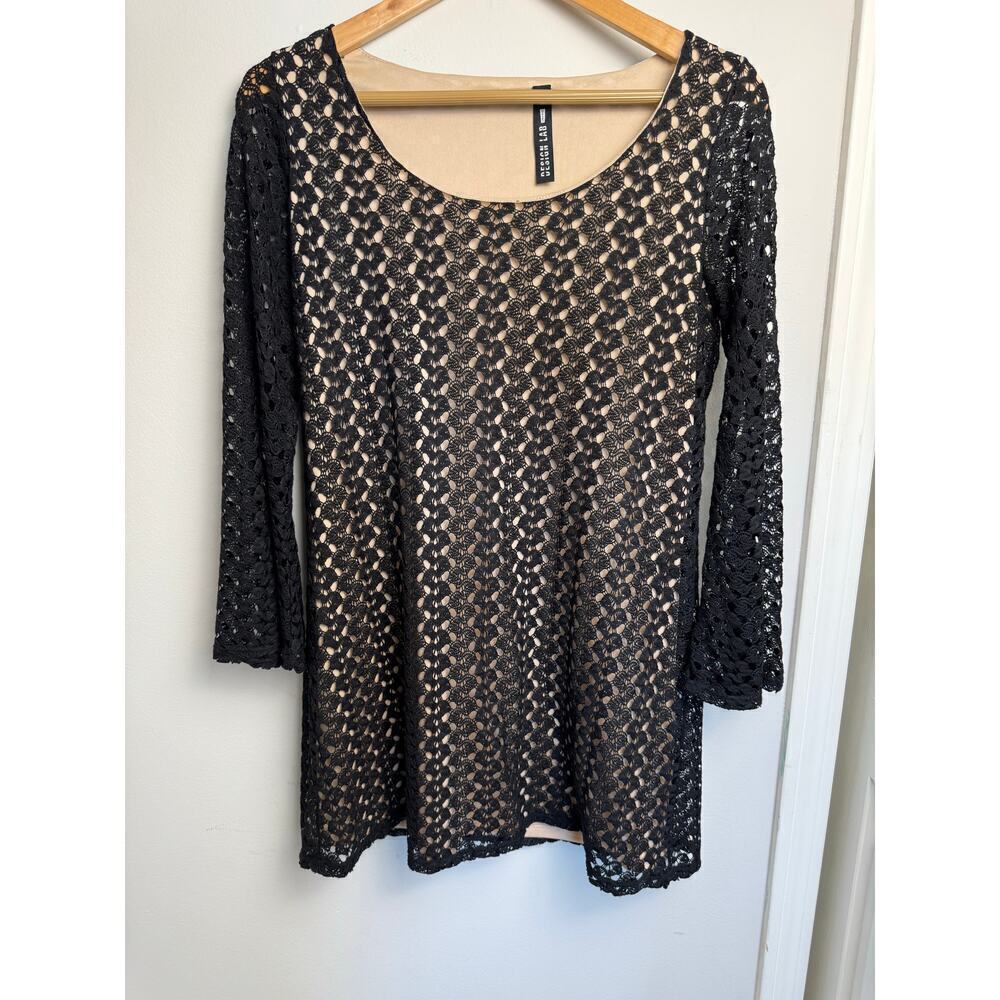 Lord & Taylor Design Lab Dress Size S/P Black Crochet Overlay Tan Lining